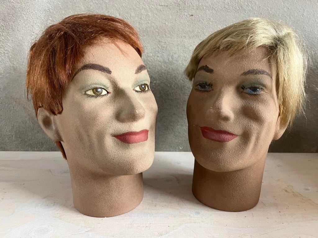Twee vintage mannequin hoofden met haar, Antiek en Kunst, Antiek | Overige Antiek, Ophalen of Verzenden