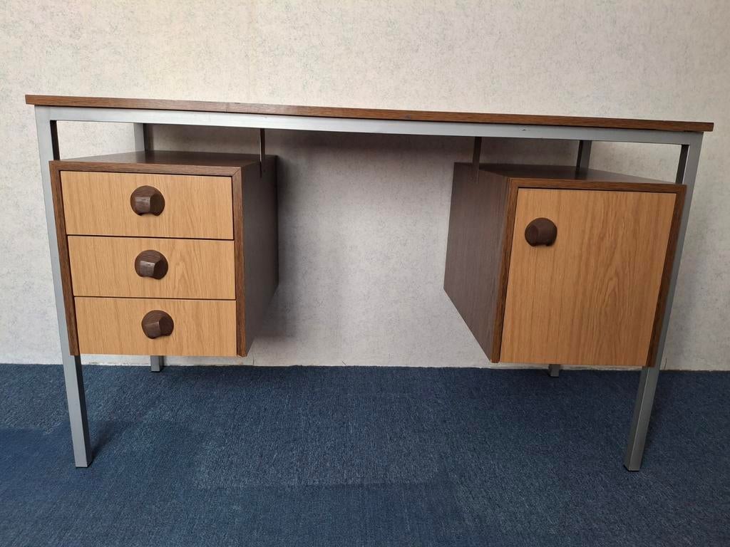 Bureau, stalen frame, Huis en Inrichting, Bureaus, Ophalen