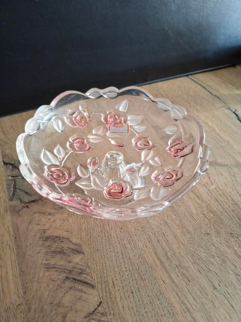 Joska crystal. Kristallen  schaal met rozen reliëf op voet, Antiek en Kunst, Ophalen of Verzenden