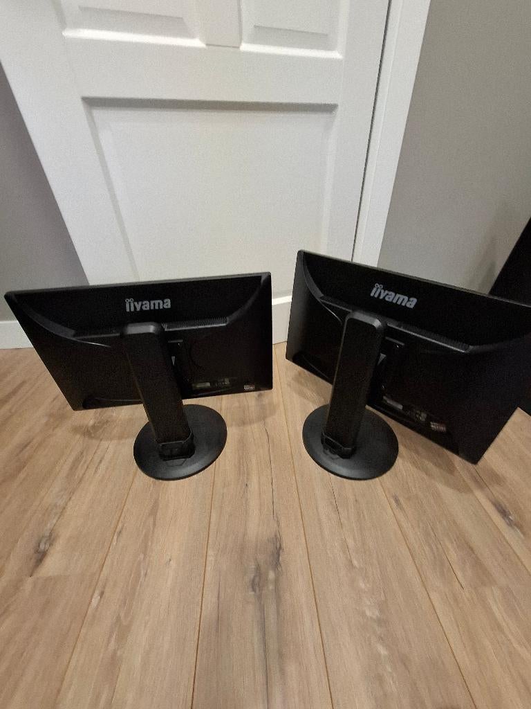 2 stuks  iiyama prolite 82280 HS monitoren verstelbaar, Computers en Software, Monitoren, Ophalen, HDMI, In hoogte verstelbaar