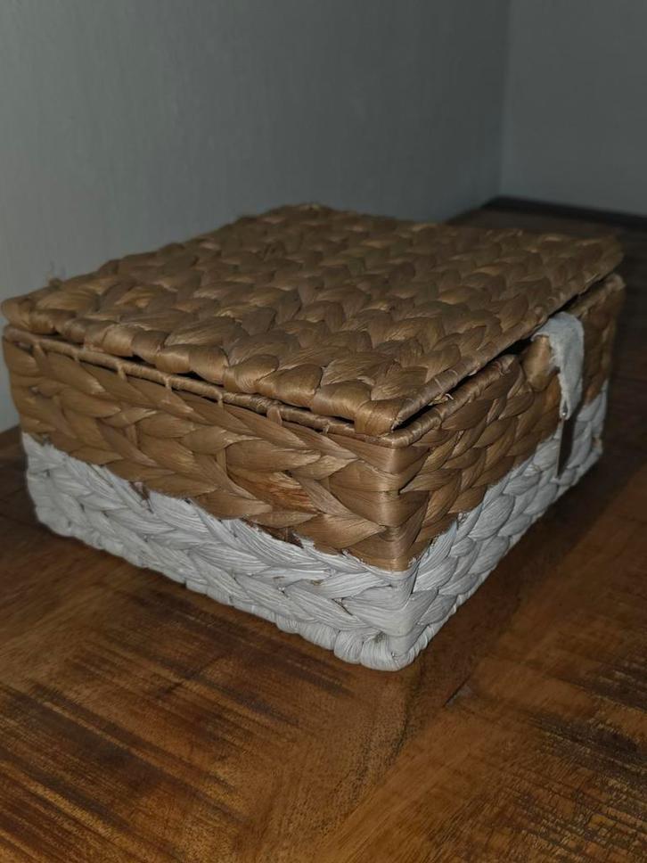 Riviera Maison mandje - Handgevlochten opbergmand, Huis en Inrichting, Woonaccessoires | Kisten, Zo goed als nieuw, Minder dan 50 cm