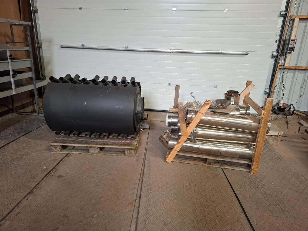 Bullerjan kachel 45 kw met dubbelwandige rvs buizen, Huis en Inrichting, Ophalen of Verzenden, Zo goed als nieuw, Hout, Houtkachel