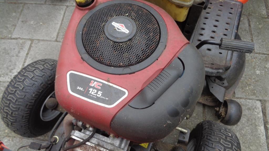wegens inruil 2 x zitmaaier met vangbak  iets werk, Tuin en Terras, Zitmaaiers, Ophalen, Gebruikt, Husqvarna, Versnellingen
