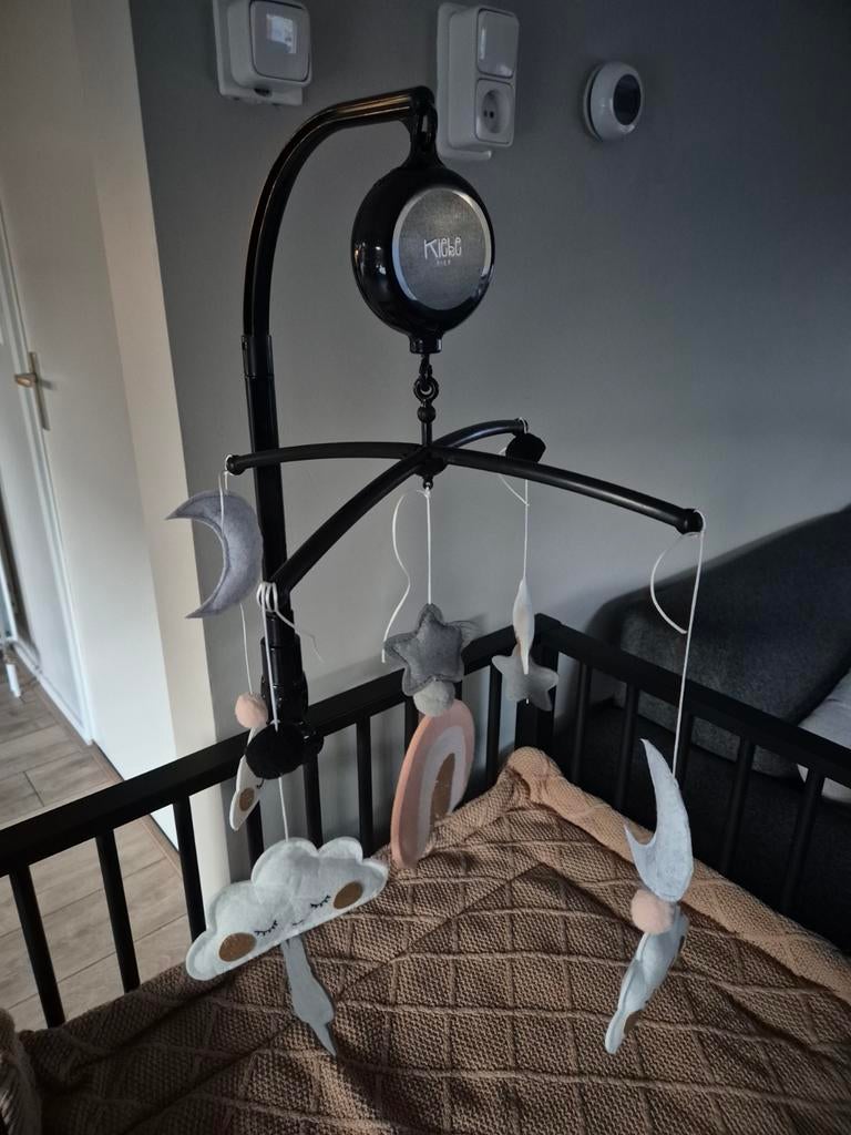Kieke Piep Mobiel voor babybedje - Zwart met vilten hangers, Kinderen en Baby's, Ophalen, Zo goed als nieuw