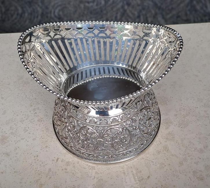 Verzilverde (90) N bonbonmandje van het merk Zilfa Pleet., Antiek en Kunst, Antiek | Schalen, Verzenden