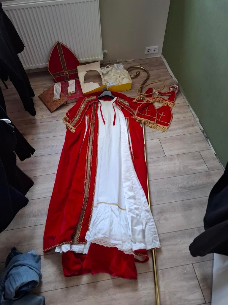 Volledig sinterklaas kostuum + 6 pieten pakken, Ophalen of Verzenden