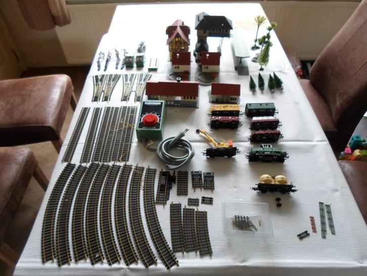 Fleischmann       Treinbaan   met   huisjes  en  bomen., Hobby en Vrije tijd, Modeltreinen | H0, Gebruikt, Treinset, Gelijkstroom