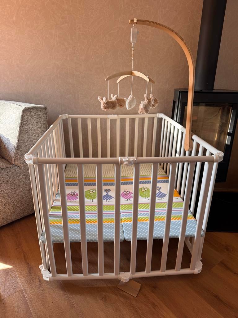 Opklapbare box met wieltjes wit, 105x90cm, Kinderen en Baby's, Boxen, Ophalen, Zo goed als nieuw, Rechthoekig, Wieltjes