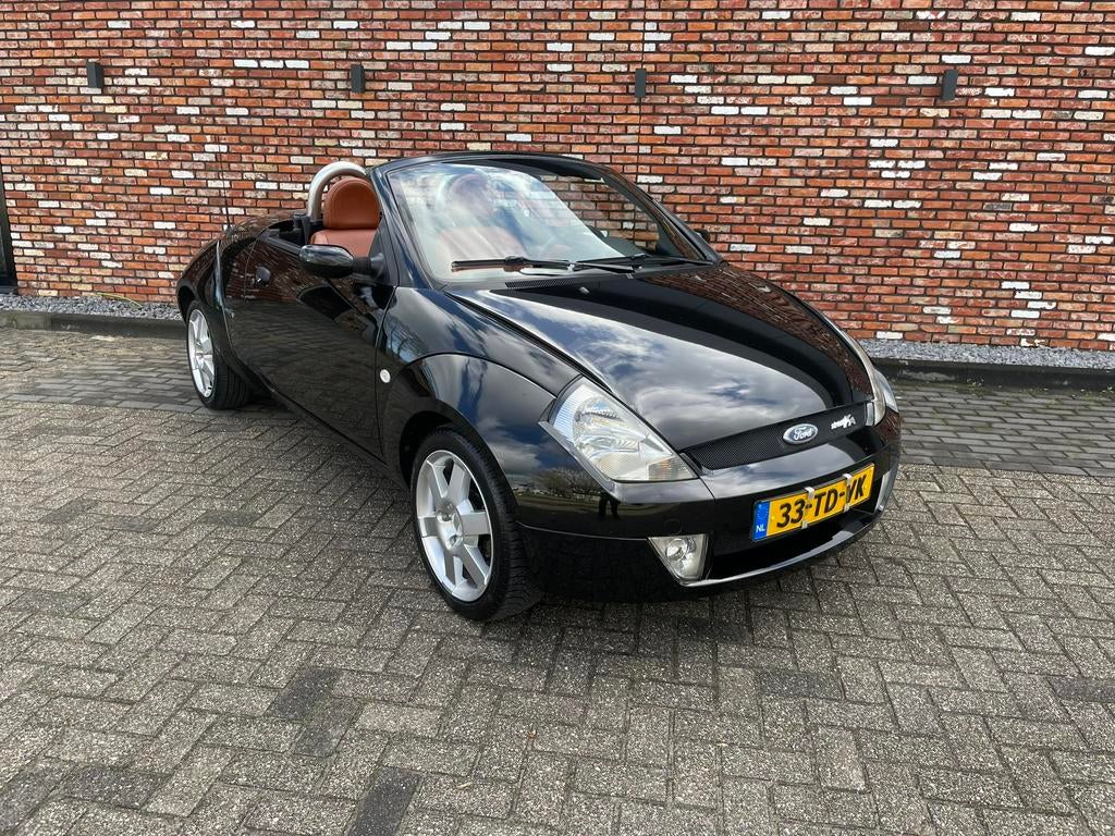 Ford Ka 1.6 Streetka 2003 Zwart CABRIOLET, Auto's, 40 €/maand, 1599 cc, Zwart, Handgeschakeld