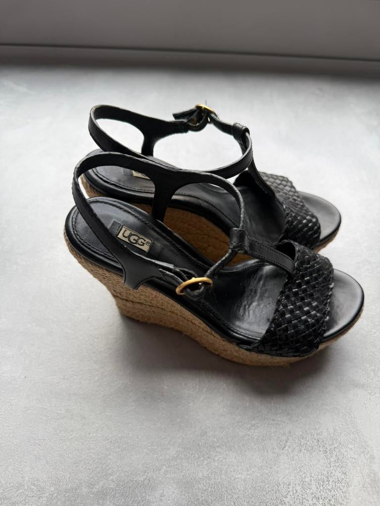UGG sandalen maat 36, Ophalen, Schoentjes, Meisje, Zo goed als nieuw