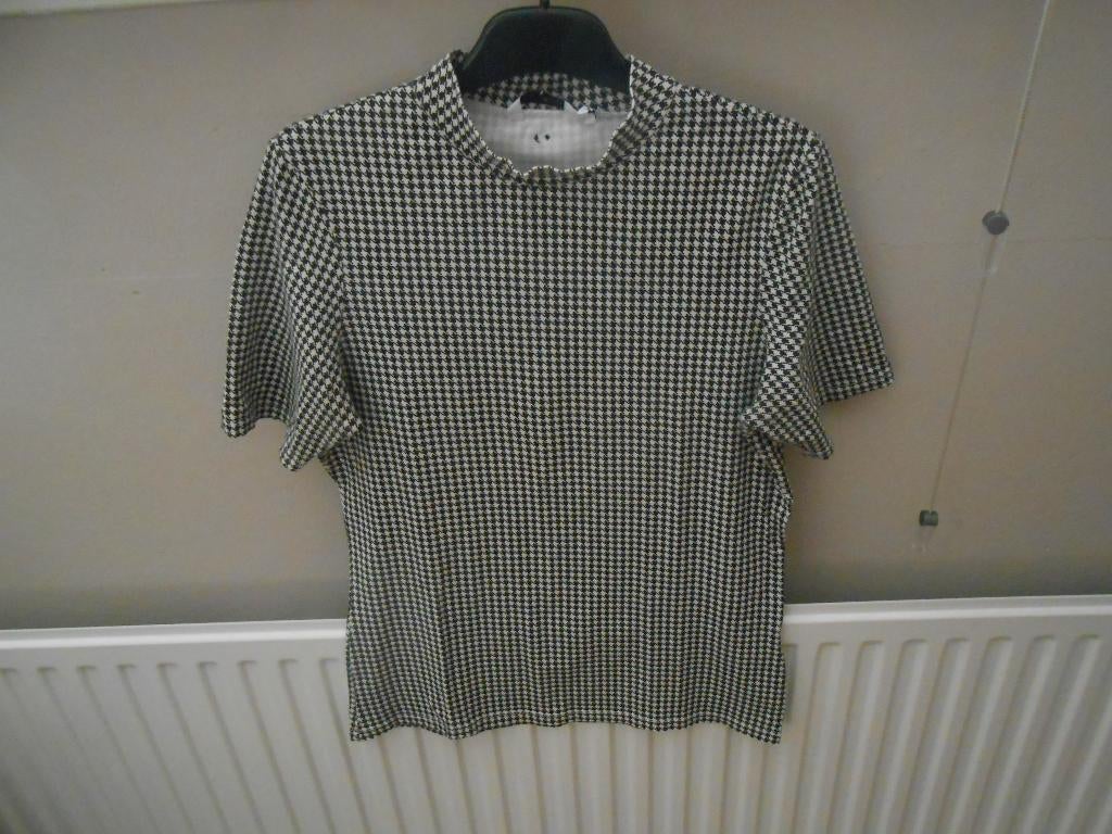 Mooie top van Distrikt Norrebro maat M (bijpassende broek), Maat 38/40 (M), Zwart, Ophalen of Verzenden, Korte mouw