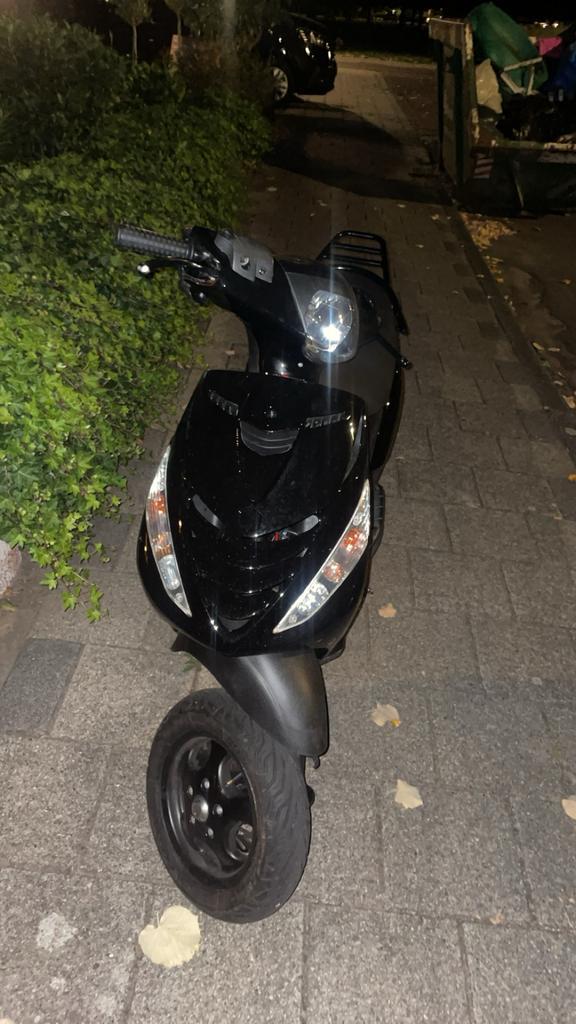 Piaggo zip 2016 teruil 125/172, Fietsen en Brommers, Scooters | Piaggio, Zo goed als nieuw, Zip, Benzine, Ophalen of Verzenden