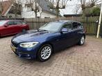 BMW 1-serie 118i Centennial High Executive Aut Led Clima Nav, Auto's, BMW, Gebruikt, Blauw, Overige kleuren, 650 kg