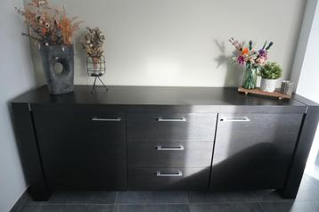 Prachtige donkeren dressoir te koop met kastjes en laden!! beschikbaar voor biedingen