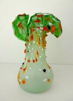 Glazen vaas groen opaline rode witte stukjes Murano 3766-g, Antiek en Kunst, Antiek | Glas en Kristal, Ophalen of Verzenden