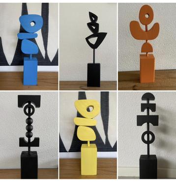 Sculptuur van hout - in verschillende modellen en kleuren. beschikbaar voor biedingen
