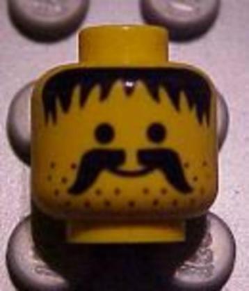 Lego Pirates Yellow Minifigure, Head Moustache, Stubble beschikbaar voor biedingen