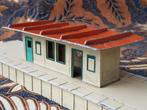 Mooi oud treinstation van Hornby Dublo uit Engeland 29 cm., Ophalen of Verzenden
