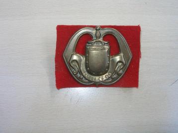 Oud model baretembleem Infanterie (2) beschikbaar voor biedingen