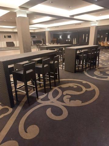 3 Hoge Terras Tafels met 18 Barkrukken beschikbaar voor biedingen