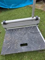 Knipper voor rubber tegels en pvc voor de stoffeerder, Ophalen, Gebruikt, Rolsteiger of Kamersteiger, Minder dan 2 meter