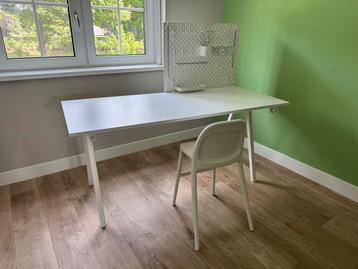 Wit bureau met stoel en opruimrek (160x70x75)