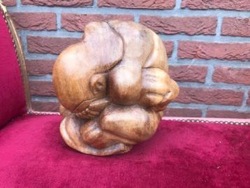 aziatica: houten beeld van de yogi-man beschikbaar voor biedingen