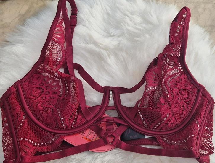 Hunkemöller private collection bh 70C, Kleding | Dames, Ondergoed en Lingerie, BH, Rood, Ophalen of Verzenden