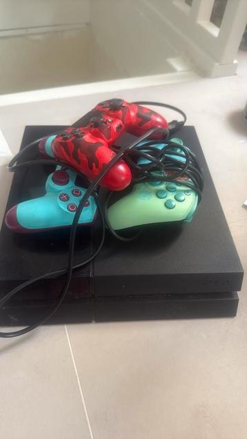 PS4 met 3 controllers beschikbaar voor biedingen