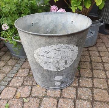 Grote zinken teil/ plantenbak beschikbaar voor biedingen