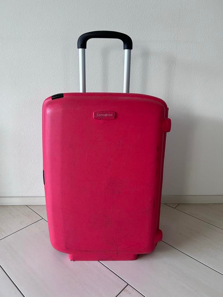 Samsonite Koffer rood - 28x69x50 cm, Gebruikt, Hard kunststof, 45 tot 55 cm, Uitschuifbare handgreep