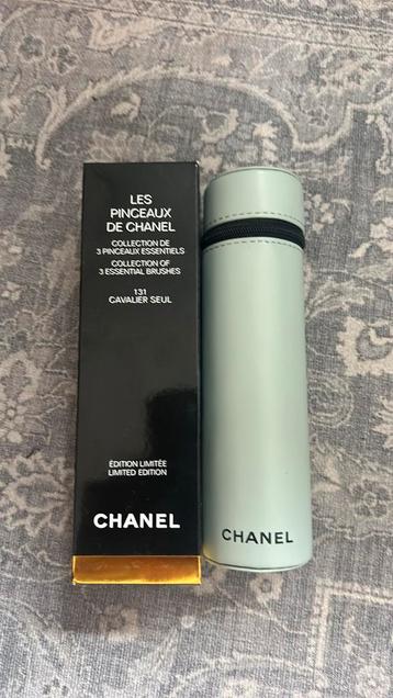Les pinceaux de chanel limited edtion blue beschikbaar voor biedingen