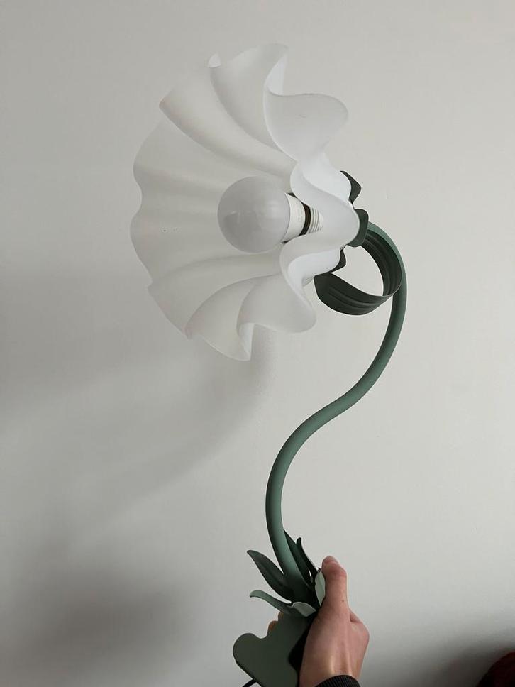 Schattige bloemen lamp, Huis en Inrichting, Lampen | Vloerlampen, Zo goed als nieuw, Minder dan 100 cm, Kunststof, Ophalen of Verzenden
