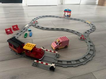 Duplo 10874 trein met station en figuurtjes beschikbaar voor biedingen