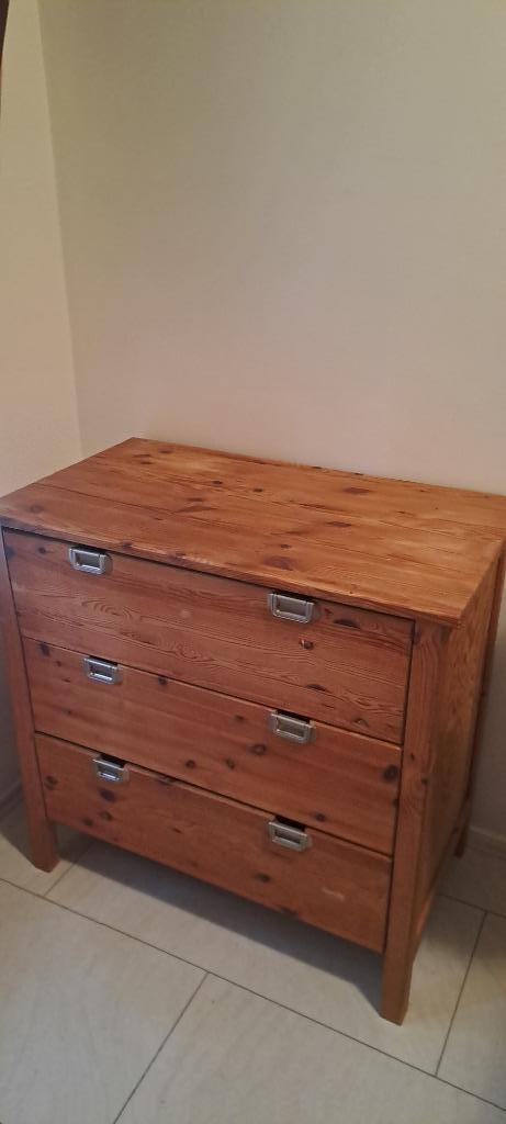 Stevige houten kastje/ commode te koop aangeboden, Huis en Inrichting, Kasten | Ladekasten, Gebruikt, Minder dan 100 cm, 50 tot 100 cm