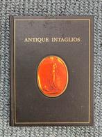Antique Intaglios - In The Hermitage Collection 1976, Antiek en Kunst, Antiek | Boeken en Bijbels, Ophalen of Verzenden