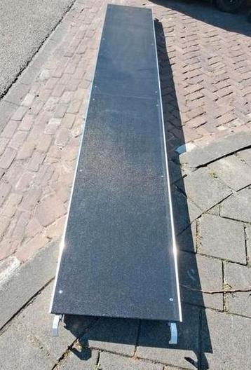 Nieuwe 4 meter vloeren houten deks of Fiberdeck lichtgewicht beschikbaar voor biedingen