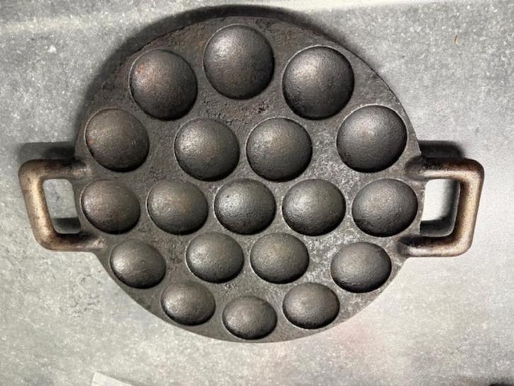 gietijzeren poffertjespan, Huis en Inrichting, Keuken | Potten en Pannen, Zo goed als nieuw, Overige typen, Gietijzer, Ophalen of Verzenden