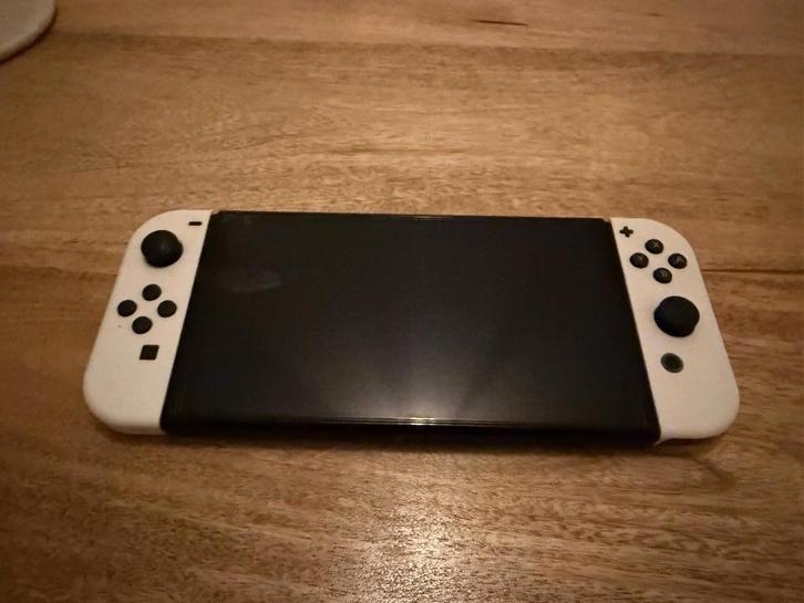 Nintendo Switch OLED 2024, Spelcomputers en Games, Spelcomputers | Nintendo Switch, Zo goed als nieuw, Switch OLED, Met 1 controller