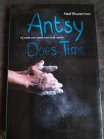 Neal Shusterman - Antsy Does Time (NL, Young Adult, YA), Boeken, Ophalen of Verzenden, Zo goed als nieuw, Neal Shusterman