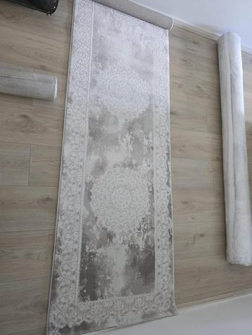 Brand-New Carpet Set beschikbaar voor biedingen