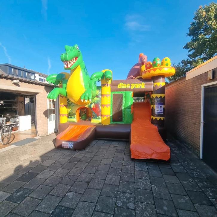 Springkussen 'Dino' te huur, Hobby en Vrije tijd, Feestartikelen | Verhuur, Zo goed als nieuw, Overige, Ophalen