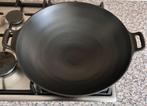 Grote Wok pan Rela 37 cm diameter met vlakke bodem Gietijzer, Huis en Inrichting, Ophalen of Verzenden, Zo goed als nieuw, Gietijzer