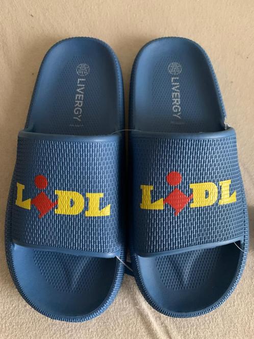 Nieuwe Lidl slippers € 20,00 per stuk, maat 40/41., Kleding | Heren, Schoenen, Nieuw, Slippers, Blauw, Ophalen of Verzenden
