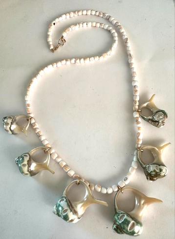 Schelpen kralen ketting met schelpen beschikbaar voor biedingen