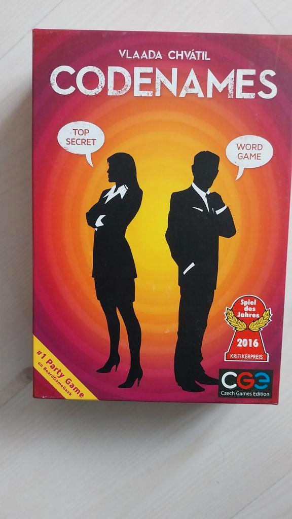 Codenames Bordspel - english version, Hobby en Vrije tijd, Gezelschapsspellen | Bordspellen, Zo goed als nieuw, Drie of vier spelers