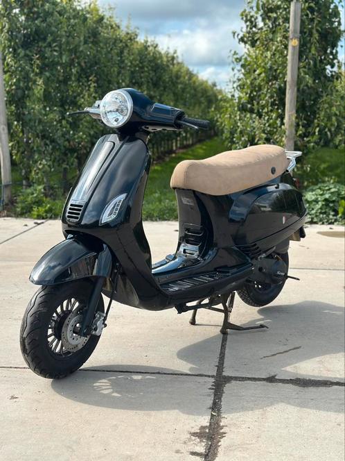 Senzo scooter 50cc brom, Fietsen en Brommers, Scooters | Piaggio, Ophalen of Verzenden
