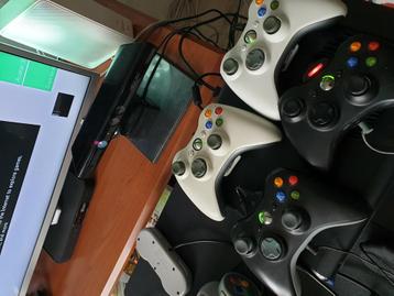 Xbox 360,kinect + 60 spellen + 4 controllers beschikbaar voor biedingen