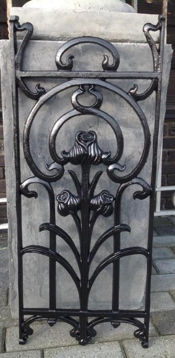 Zeer veel gietijzeren deurroosters op voorraad the old way. beschikbaar voor biedingen