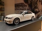 Zeldzaam ! 1:18 Mercedes C63 AMG wit van Autoart, Hobby en Vrije tijd, Nieuw, Ophalen of Verzenden, Auto, Autoart